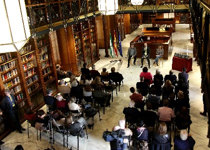 Imagen general de los asistentes a la presentacin del libro "Una cmara en la Cmara"