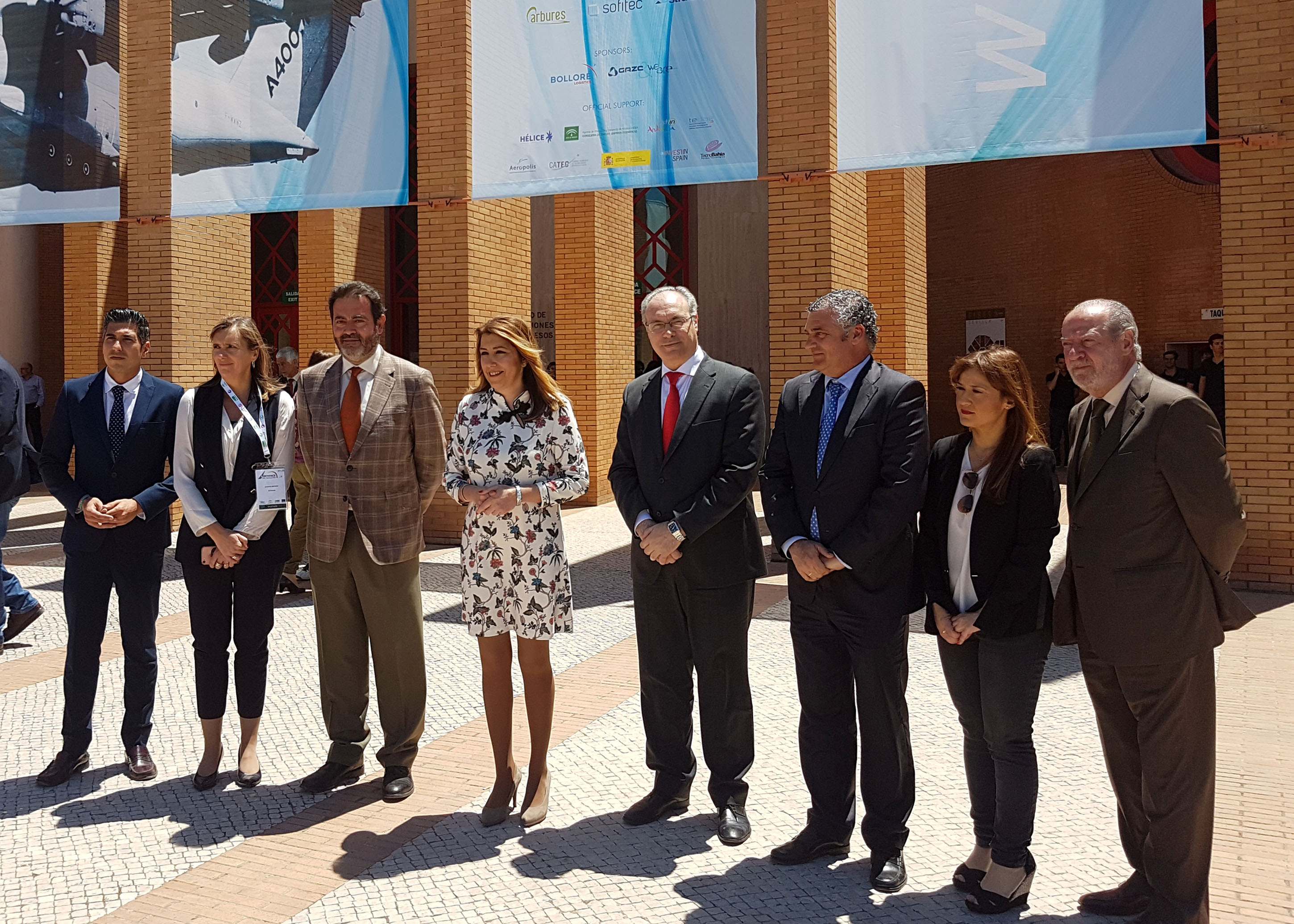 Juan Pablo Durn, presidente del Parlamento y Susana Daz, presidenta de la Junta de Andaluca, junto a otras autoridades en el acto de apertura del Programa de Conferencias de Aerospace&Defense Meetings Sevilla 2018