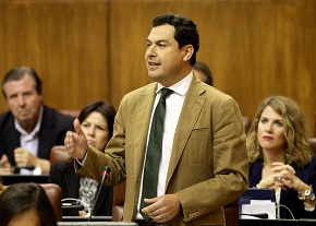 Juan Manuel Moreno, presidente del Grupo parlamentario Popular, se dirige a la presidenta de la Junta de Andaluca