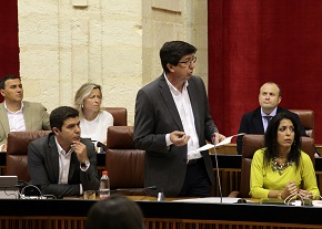 Juan Marn, portavoz del Grupo Ciudadanos, durante su pregunta a la presidenta de la Junta de Andaluca