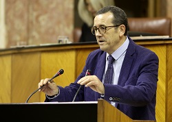 El diputado del Grupo Socialista Miguel Castellano presenta al Pleno una proposicin no de ley sobre la PAC