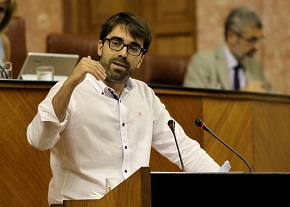Jos Antonio Hidalgo, del Grupo Socialista, en su primera intervencin en la tribuna de oradores 