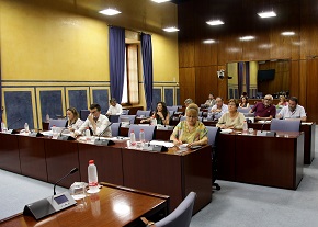 Diputados de la Comisin de Educacin asisten a la comparecencia de la consejera 