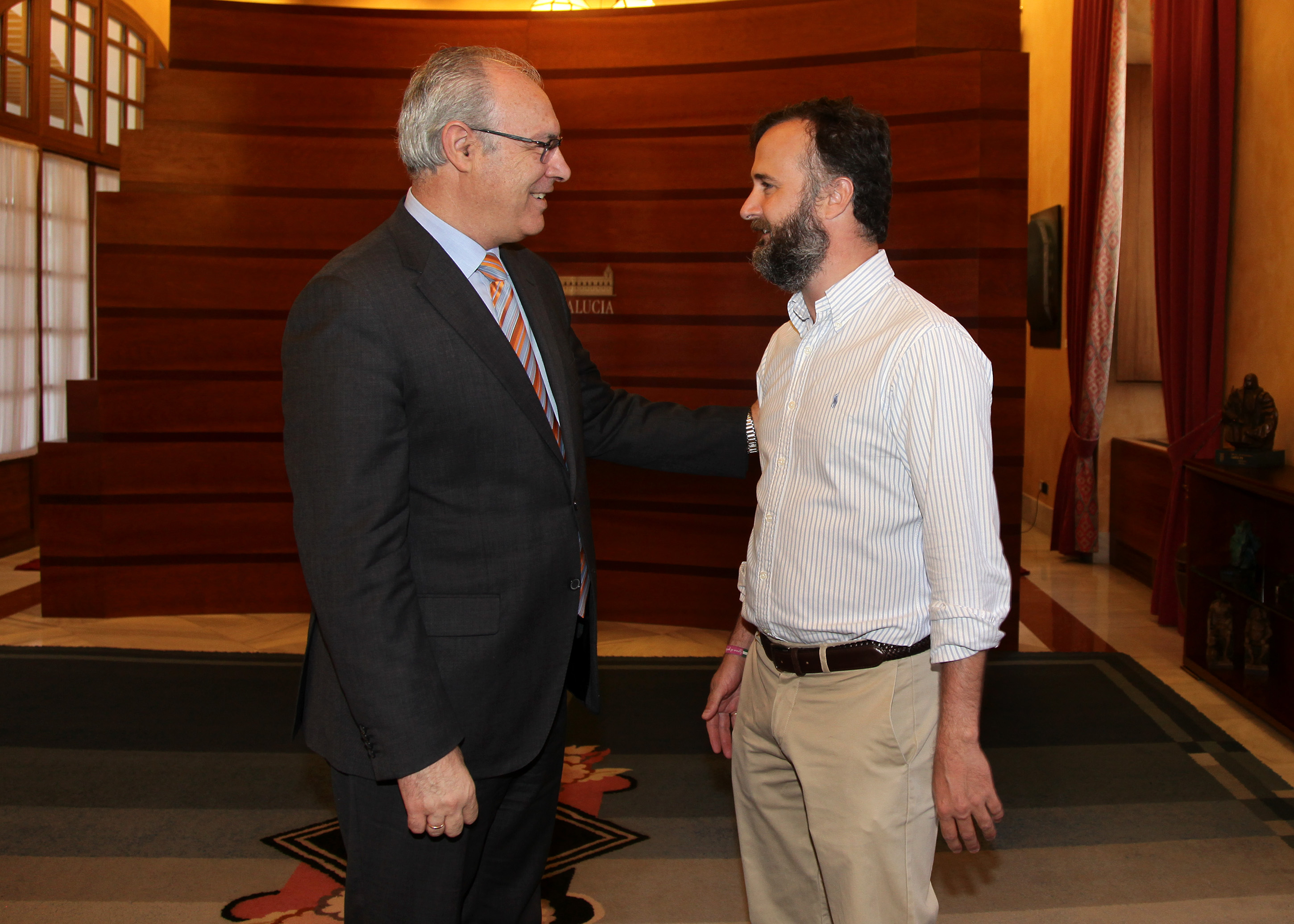 Juan Pablo Durn conversa con Francisco Castejn Riber, presidente de la Asociacin de Jvenes Empresarios de Crdoba