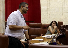  Juan Antonio Gil, del Grupo Podemos, pregunta en el Pleno sobre las irregularidades detectadas en las clnicas de iDental en Andaluca en el ao 2017