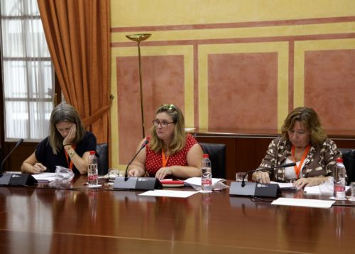  Representantes de la Asociación de Mujeres de Cooperativas Agro-alimentarias de Andalucía (AMCAE-Andalucía)