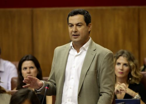   Juan Manuel Moreno, portavoz del Grupo Popular, formula su pregunta a la presidenta de la Junta de Andaluca 