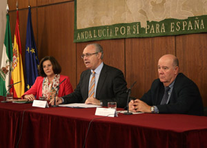  Juan Pablo Durn, presidente del Parlamento, interviene en el acto