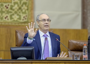  El presidente del Parlamento, Juan Pablo Durn, se dirige a los nios