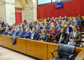  La tribuna de autoridades e invitados, durante el discurso de Moreno