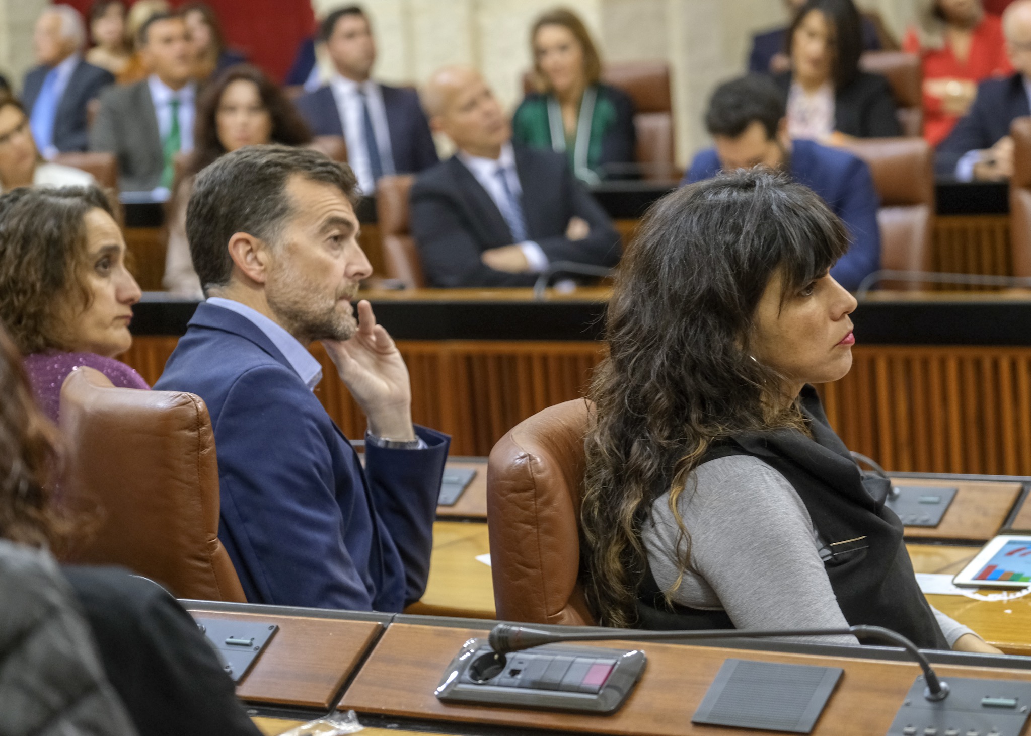  Antonio Mallo y Teresa Rodrguez, de Adelante Andaluca, durante el discurso de investidura