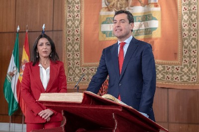   Juan Manuel Moreno toma posesin como presidente de la Junta de Andaluca en presencia de la presidenta del Parlamento, Marta Bosquet