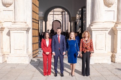   La presidenta del Parlamento, el presidente de la Junta de Andaluca, la presidenta del Congreso y la ministra de Poltica Territorial y Funcin Pblica, a la entrada de la Cmara andaluza