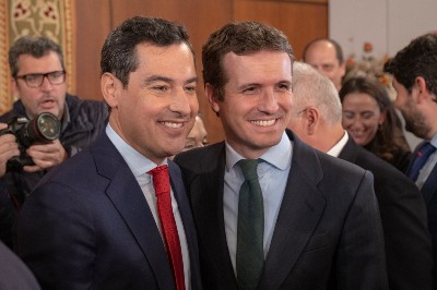 El presidente de la Junta de Andaluca, Juan Manuel Moreno, con el presidente del Partido Popular, Pablo Casado