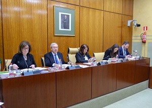  La Mesa de la Comisin de Economa, con el consejero del ramo, Rogelio Velasco