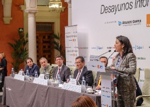  La presidenta del Parlamento, Marta Bosquet, interviene en el desayuno informativo organizado por Europa Press