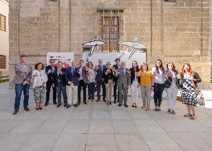 El Parlamento de Andaluca acoge la presentacin de la campaa 'No a la guerra contra la infancia' de la ONG Save The Children
