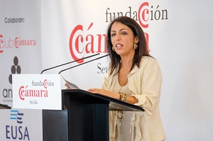  La presidenta del Parlamento, Marta Bosquet, participa en un desayuno-coloquio organizado por la Fundacin Cmara de Comercio de Sevilla