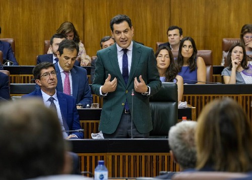   Juan Manuel Moreno responde a las preguntas de la oposicin en la sesin de control 