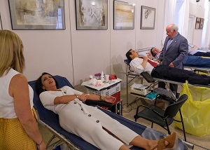  La presidenta del Parlamento, Marta Bosquet, y el portavoz del Grupo Popular, Jos Antonio Nieto, donan sangre en presencia del consejero de Salud, Jess Aguirre