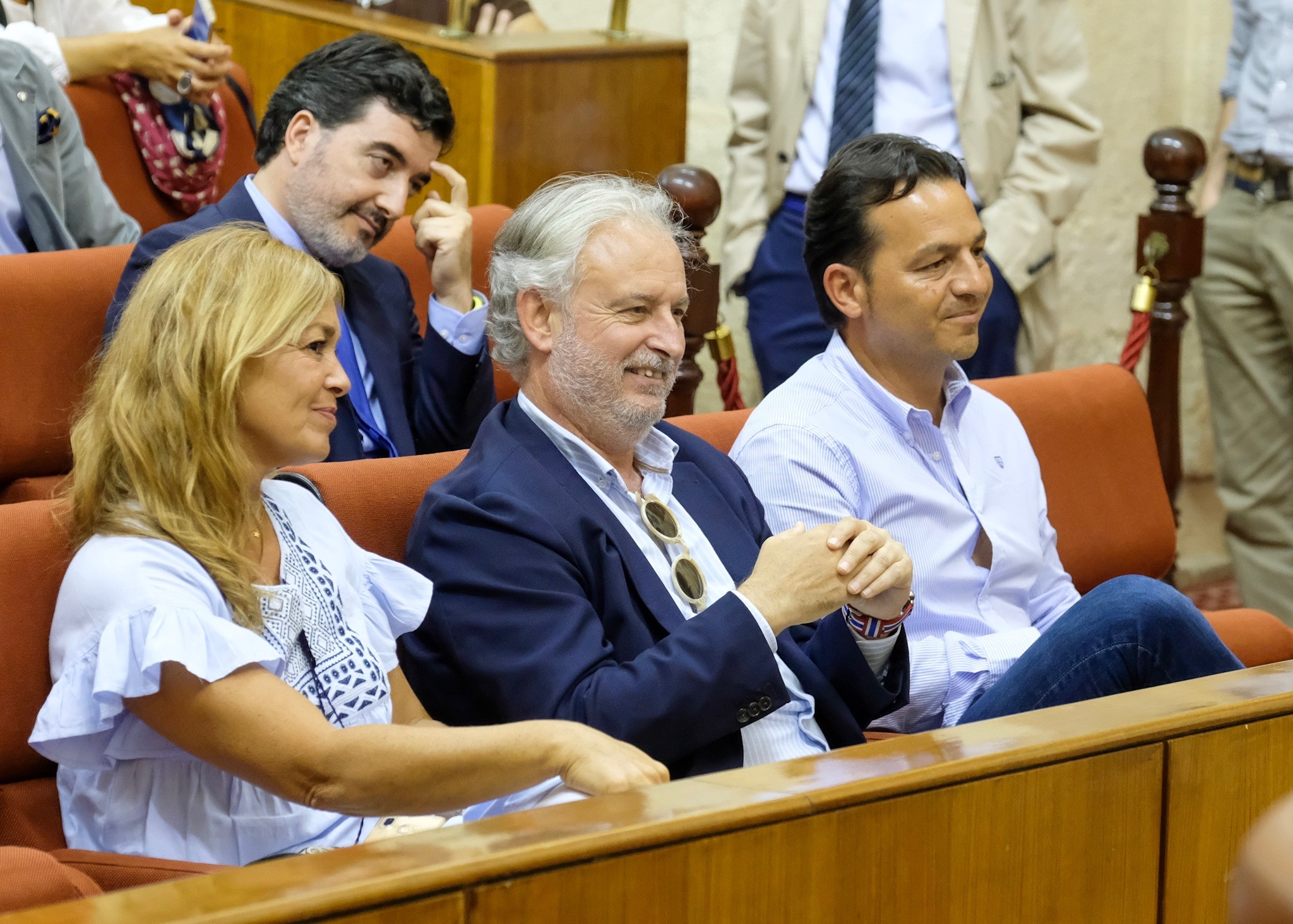  Rafael Porras, elegido por el Pleno presidente del Consejo de Administracin de la RTVA, sigue la votacin junto a los consejeros Esther Fernndez y Carlos Morillas