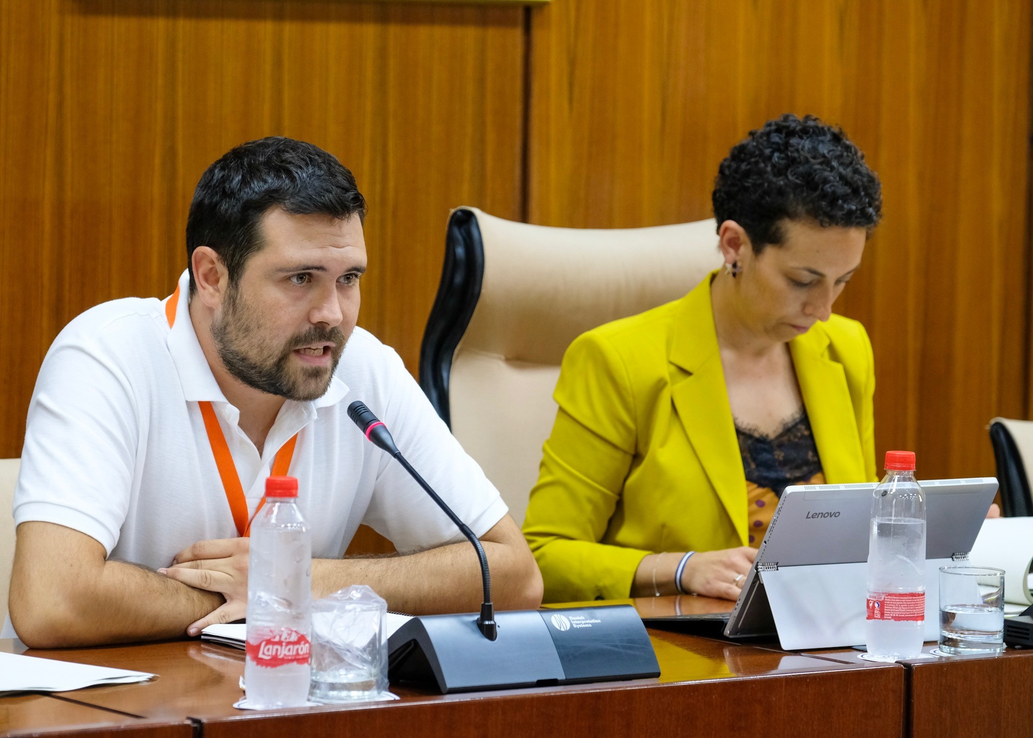Juan Manuel Ramos, de Andaluca Acoge, junto a la presidenta de la Comisin de polticas para la proteccin de la infancia, Mercedes Gmez 