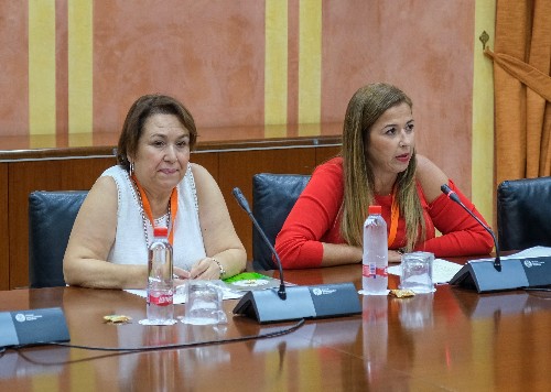  Lourdes Rivera y Mara Jos Ordoz, de la Asociacin Andaluza de Centros de Enseanza de la Economa Social (ACES Andaluca)
