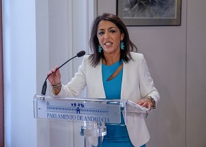   La presidenta del Parlamento, Marta Bosquet, inaugura el acto de Dilogos de Salud y Cncer celebrado en el Saln de Usos Mltiples de la sede de la Cmara
