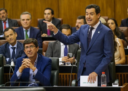   Juan Manuel Moreno, presidente de la Junta de Andaluca, durante su contestacin a la pregunta formulada por la presidenta del Grupo Socialista