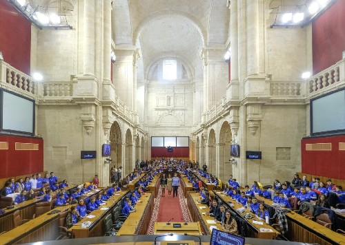   El XI Pleno Infantil se ha celebrado en el Parlamento de Andaluca con la asistencia de ms de cien jvenes representantes y la participacin de la presidenta Marta Bosquet 