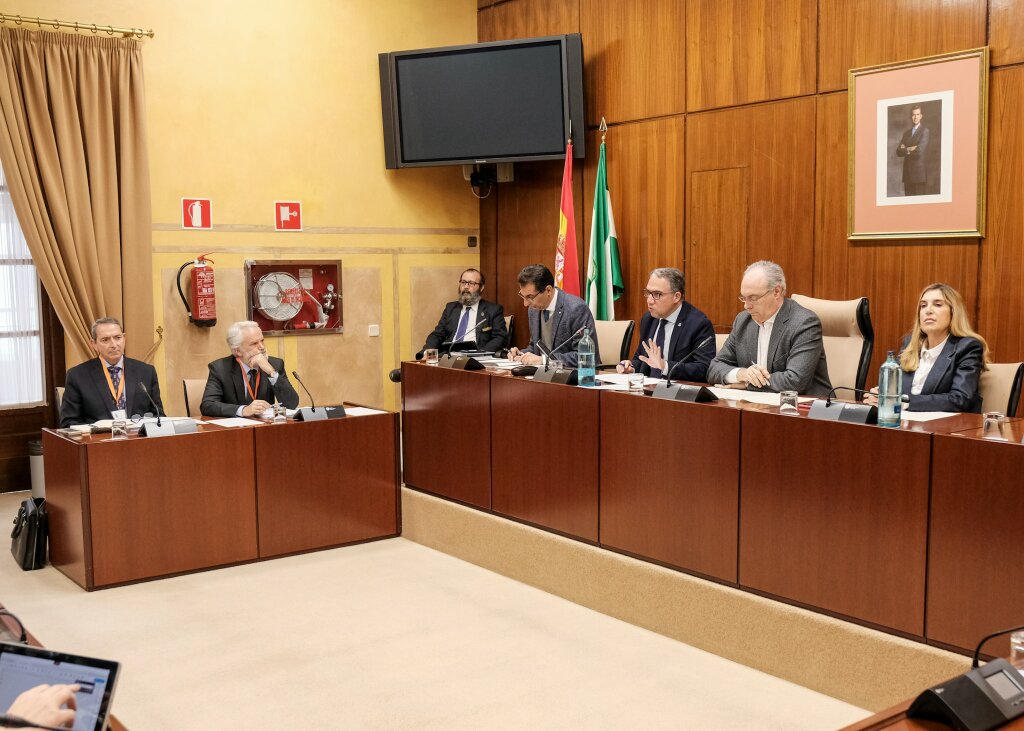 La Mesa de la Comisin de Asuntos Europeos durante la comparecencia del consejero de Presidencia, Administracin Pblica e Interior 
