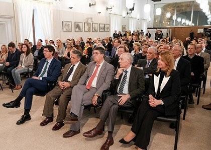  El vicepresidente de la Junta de Andaluca, Juan Marn, acompaado de los expresidentes Antonio Ojeda, Diego Valderas y Javier Torres Vela, entre el pblico asistente 