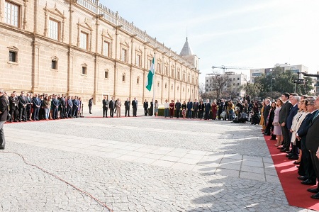 Imagen general con los diputados del Parlamento de Andaluca y resto de autoridades