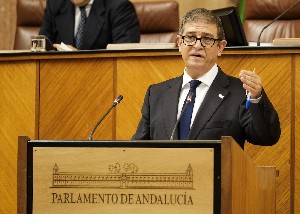    Eugenio Molt, del Grupo Parlamentario Vox, en el debate del decreto ley