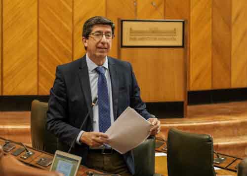 Juan Marn, vicepresidente de la Junta de Andaluca y consejero de Turismo, contesta a la diputada de Ciudadanos 