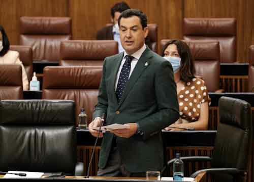   El presidente de la Junta de Andaluca, Juan Manuel Moreno, contesta a la pregunta formulada por el Grupo Socialista en la sesin de control al Gobierno andaluz