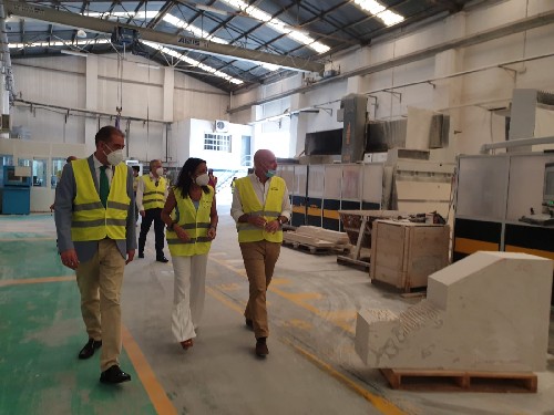 Marta Bosquet, presidenta del Parlamento de Andaluca, visita las instalaciones de una de las fbricas de mrmol de Macael  