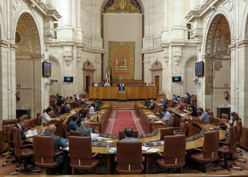  El Pleno de la Cmara al inicio de la intervencin del consejero de Turismo, Regeneracin, Justicia y Administracin Local