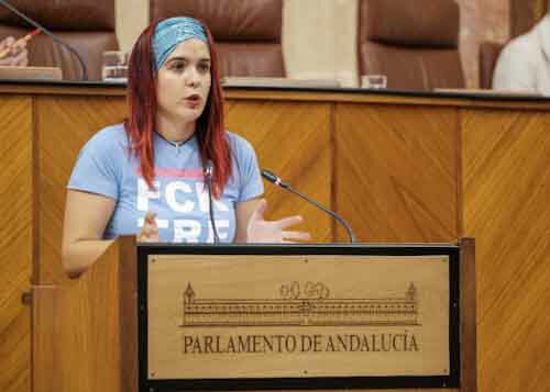  Luz Marina Dorado, de Adelante Andaluca, defiende la proposicin no de ley relativa a la aprobacin de una ley estatal sobre la proteccin jurdica de las personas trans y el derecho a la libre determinacin de la identidad sexual y la expresin de gnero