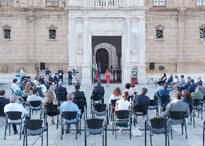   La fachada principal del Parlamento, durante la intervencin de la presidenta, Marta Bosquet, en el acto de conmemoracin del 135 aniversario del nacimiento de Blas Infante