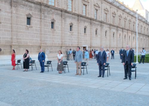 La Mesa del Parlamento y el parlamentario y expresidente Juan Pablo Durn