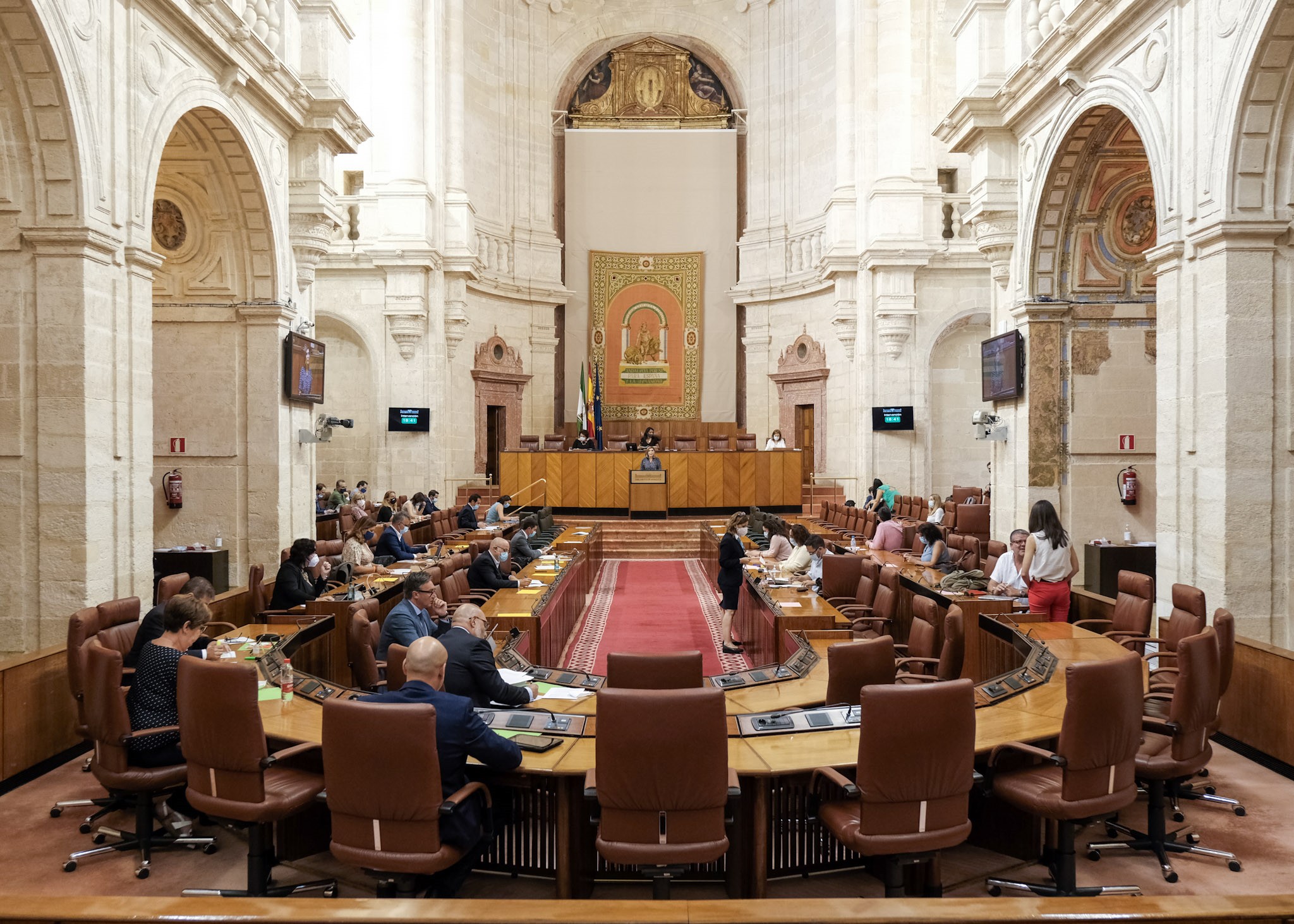 El Pleno del Parlamento, al inicio de la sesin extraordinaria 