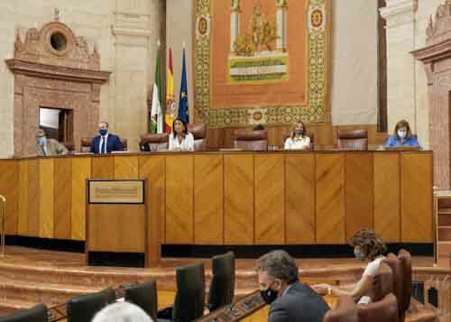   La Mesa del Parlamento de Andaluca al inicio de la sesin plenaria  