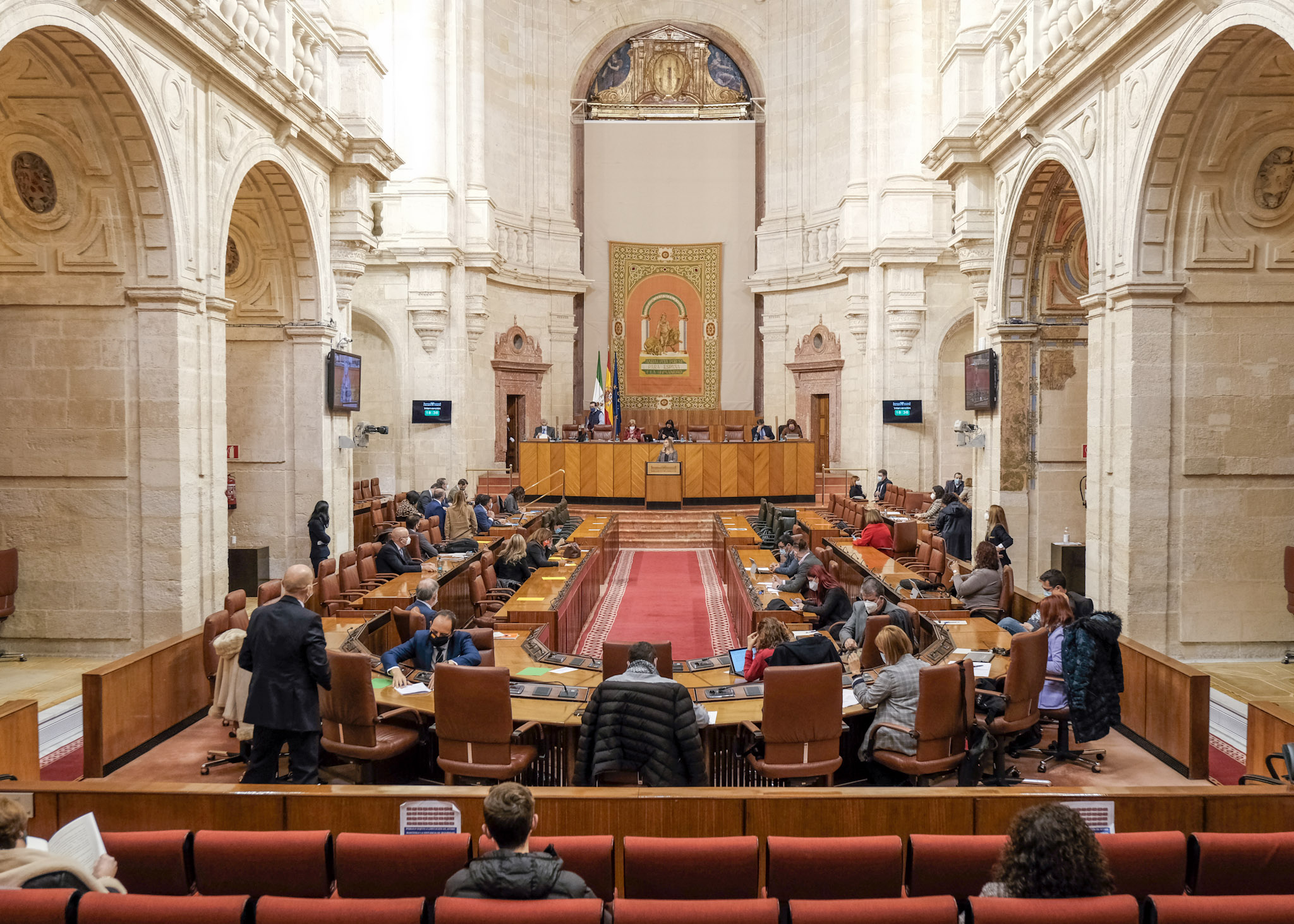  El saln de plenos al inicio de la sesin de hoy, en la que comienza el debate final de aprobacin de los presupuestos de la Comunidad Autnoma de Andaluca para 2021 