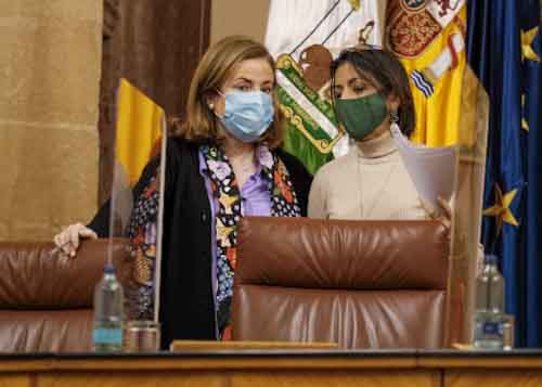 La presidenta del Parlamento, Marta Bosquet, y la letrada adjunta, Carmen Noguerol antes de la sesin plenaria  