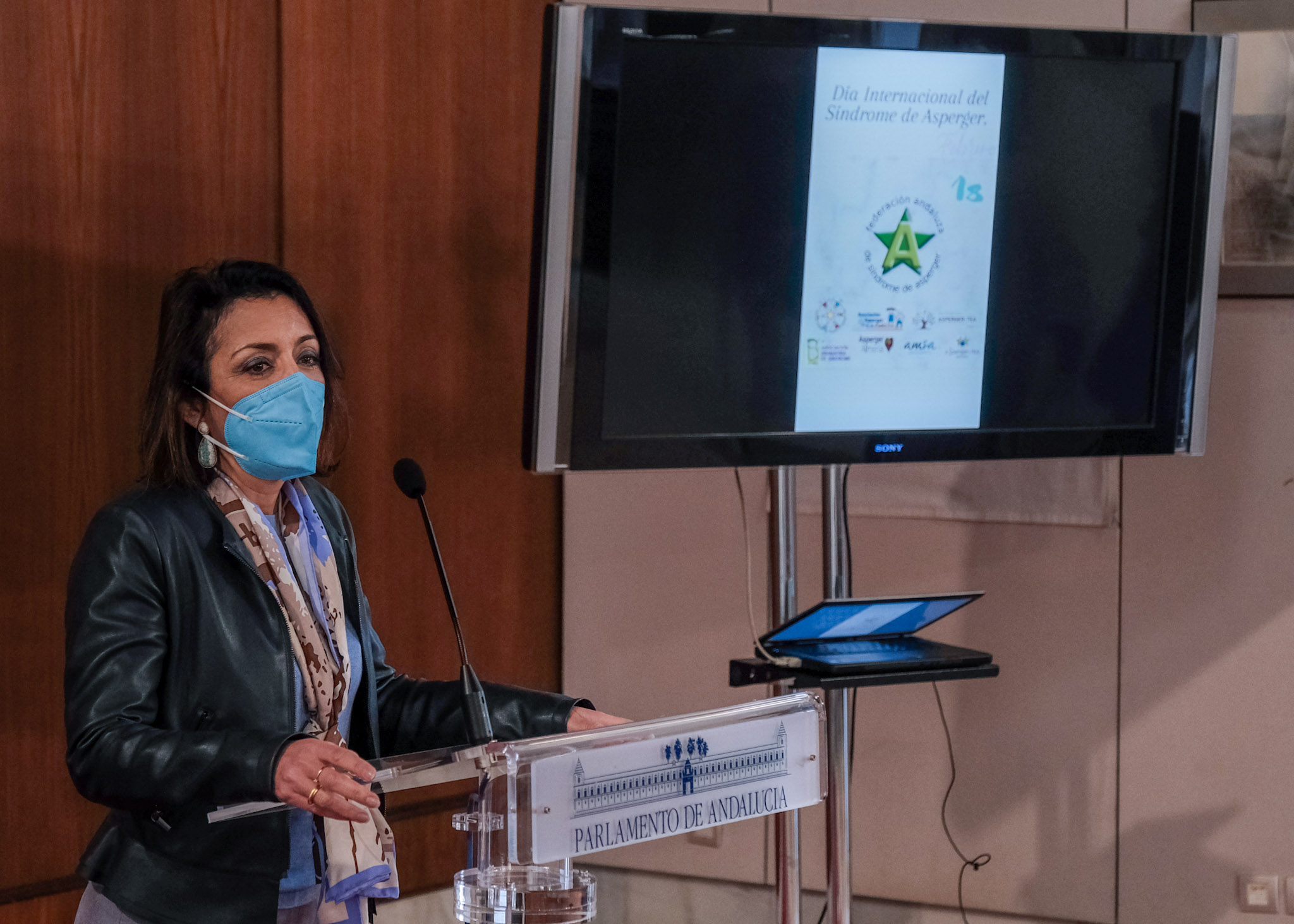 La presidenta del Parlamento, Marta Bosquet, en el acto de lectura del manifiesto por el Da Internacional del Sndrome de Asperger  