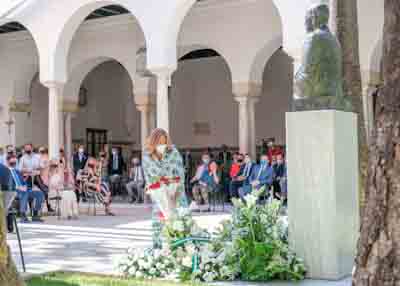 La alcaldesa de Cantillana, ngeles Garca 