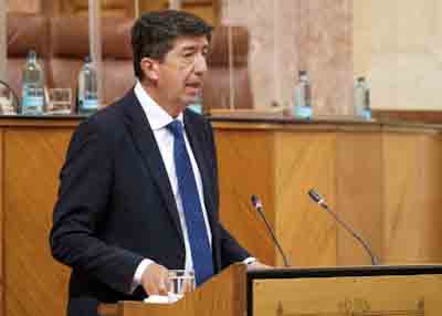   El vicepresidente de la Junta de Andaluca y consejero de Turismo, Juan Marn, solicita al Pleno la convalidacin del Decreto Ley 14/2021, de 6 de julio, por el que se disponen medidas de incentivo para la renovacin y modernizacin de los establecimientos de alojamiento turstico.
