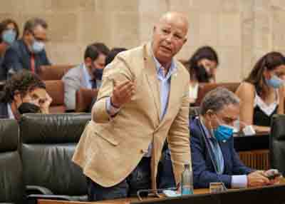  El consejero de Educacin y Deporte, Javier Imbroda, interviene al final del debate del Proyecto de Ley de Reconocimiento de Autoridad del Profesorado