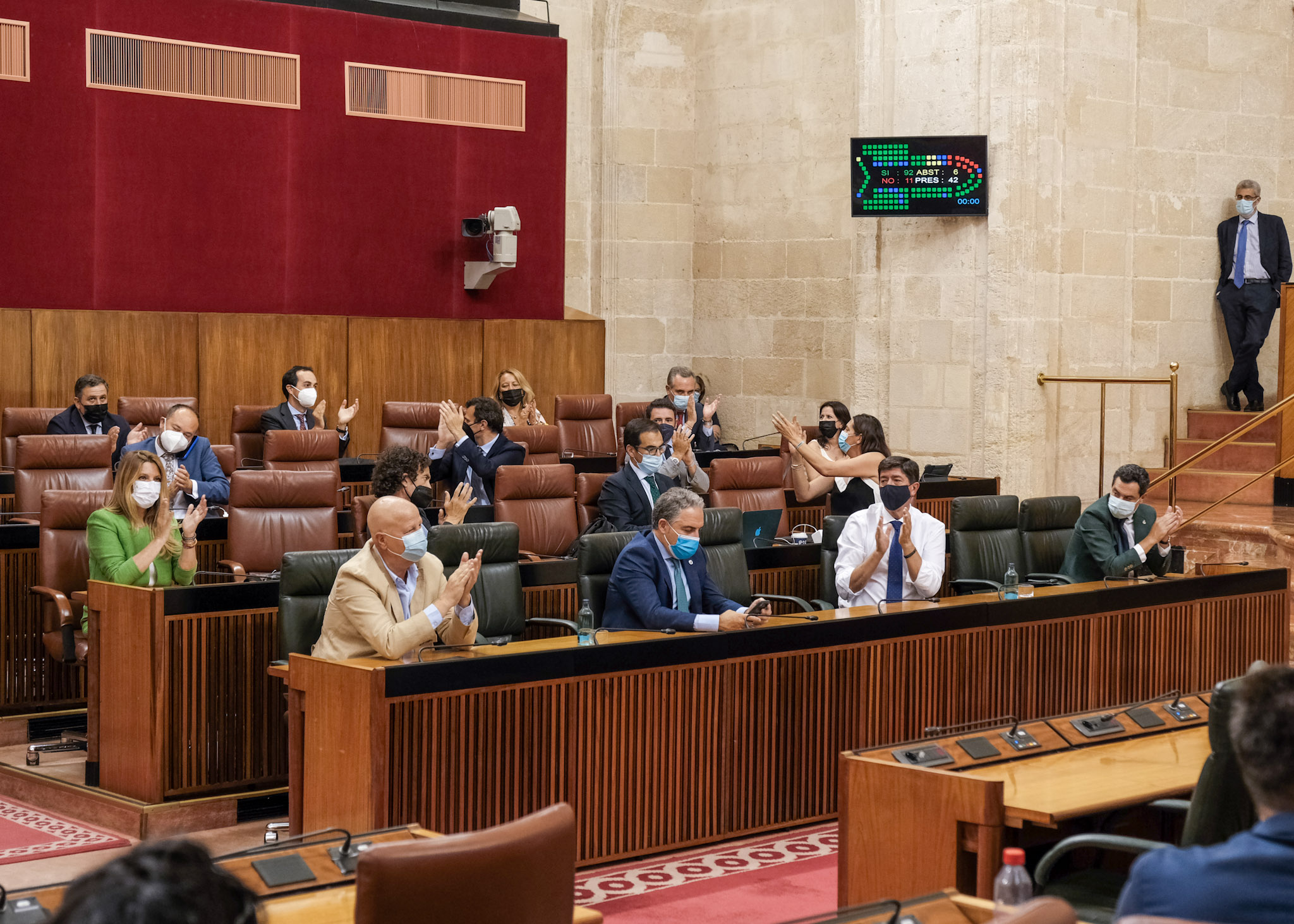  Aplausos tras la votacin del debate final del Proyecto de Ley de Reconocimiento de Autoridad del Profesorado